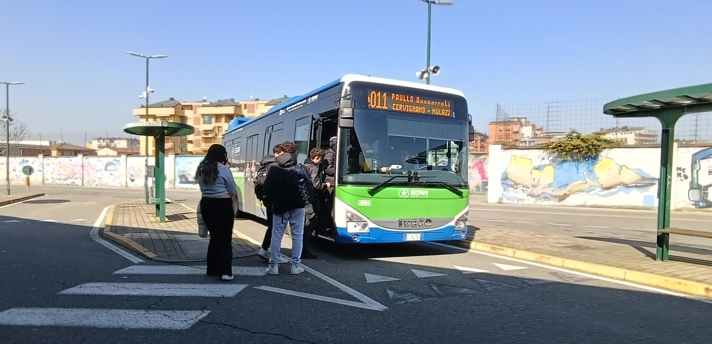 All’autostazione degrado e paura degli autisti: “Noi, aggrediti e insultati dai passeggeri, soprattutto dai ragazzini”