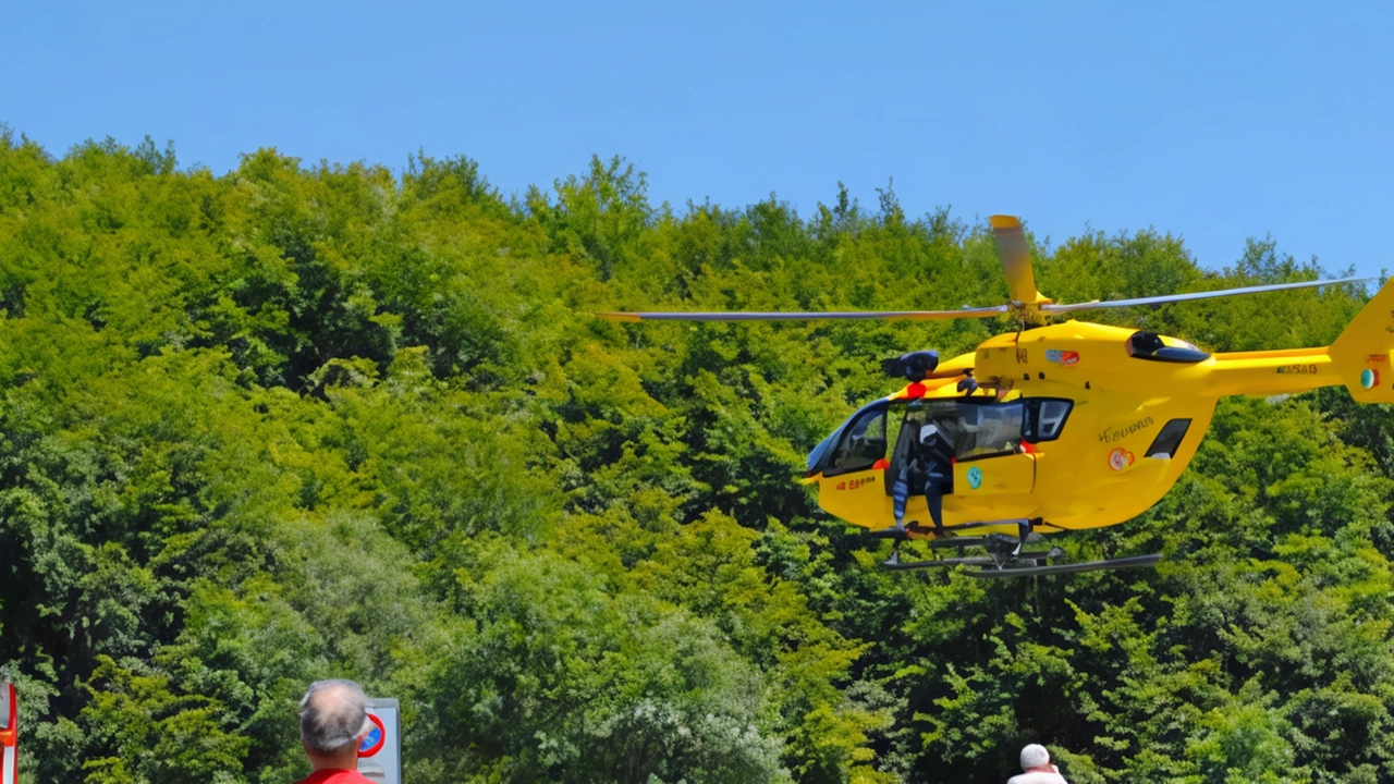 Escursionista di 60 anni si ritrova bloccato su uno sperone di roccia a 1.100 metri sul monte Cornizzolo. Soccorso con successo da vigili del fuoco e elicottero, senza conseguenze.