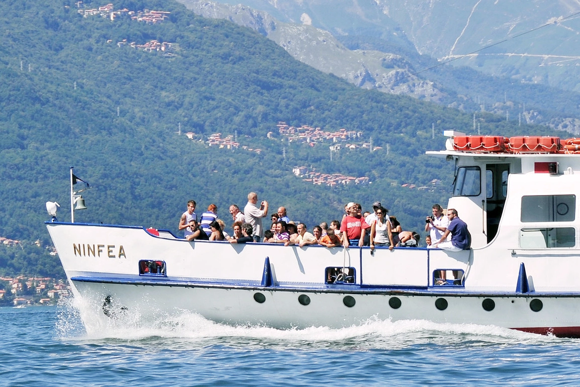 Turisti sul lago di Como