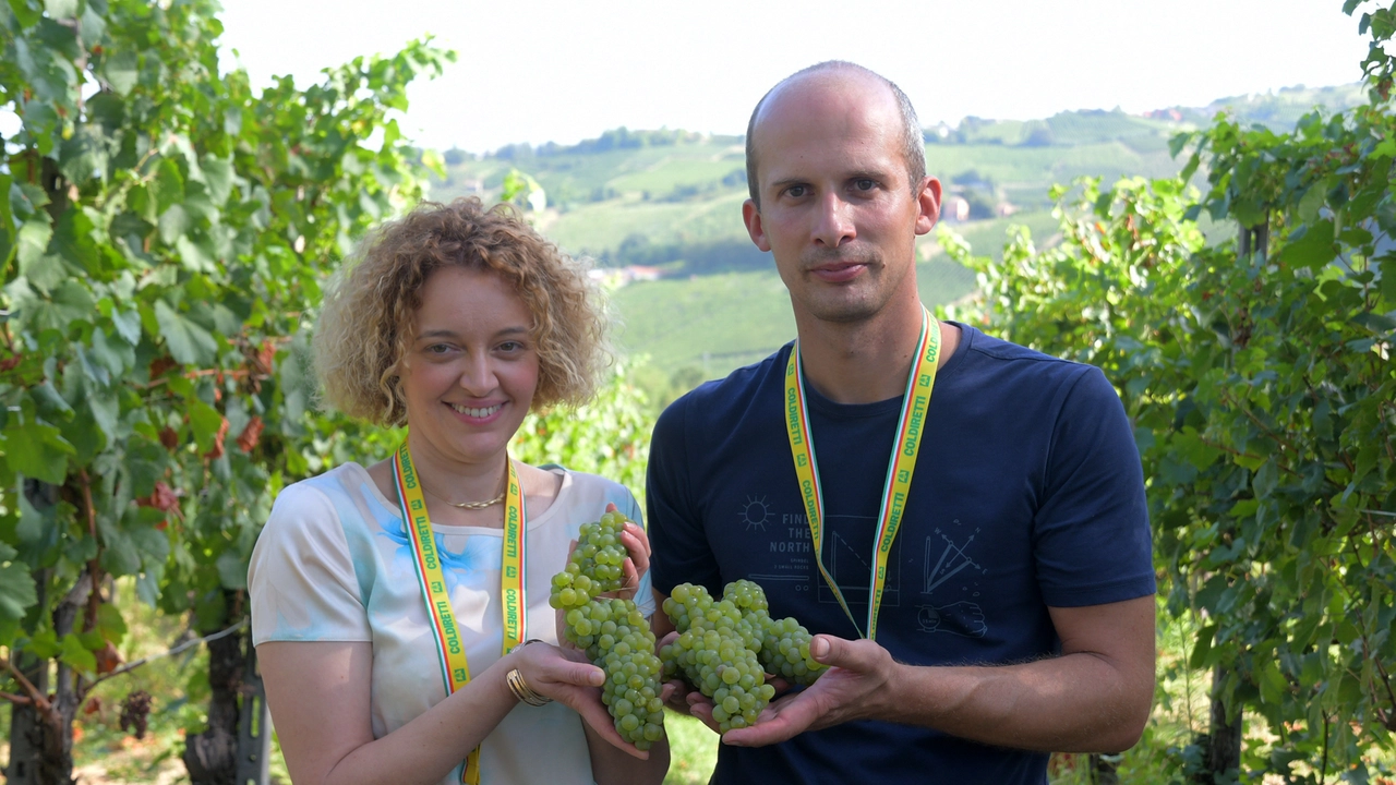 Silvia Garavaglia, presidente di Coldiretti Pavia, con Federico De Filippi, titolare dell’omonima azienda agricola che ha ospitato il via alla vendemmia in Oltrepò