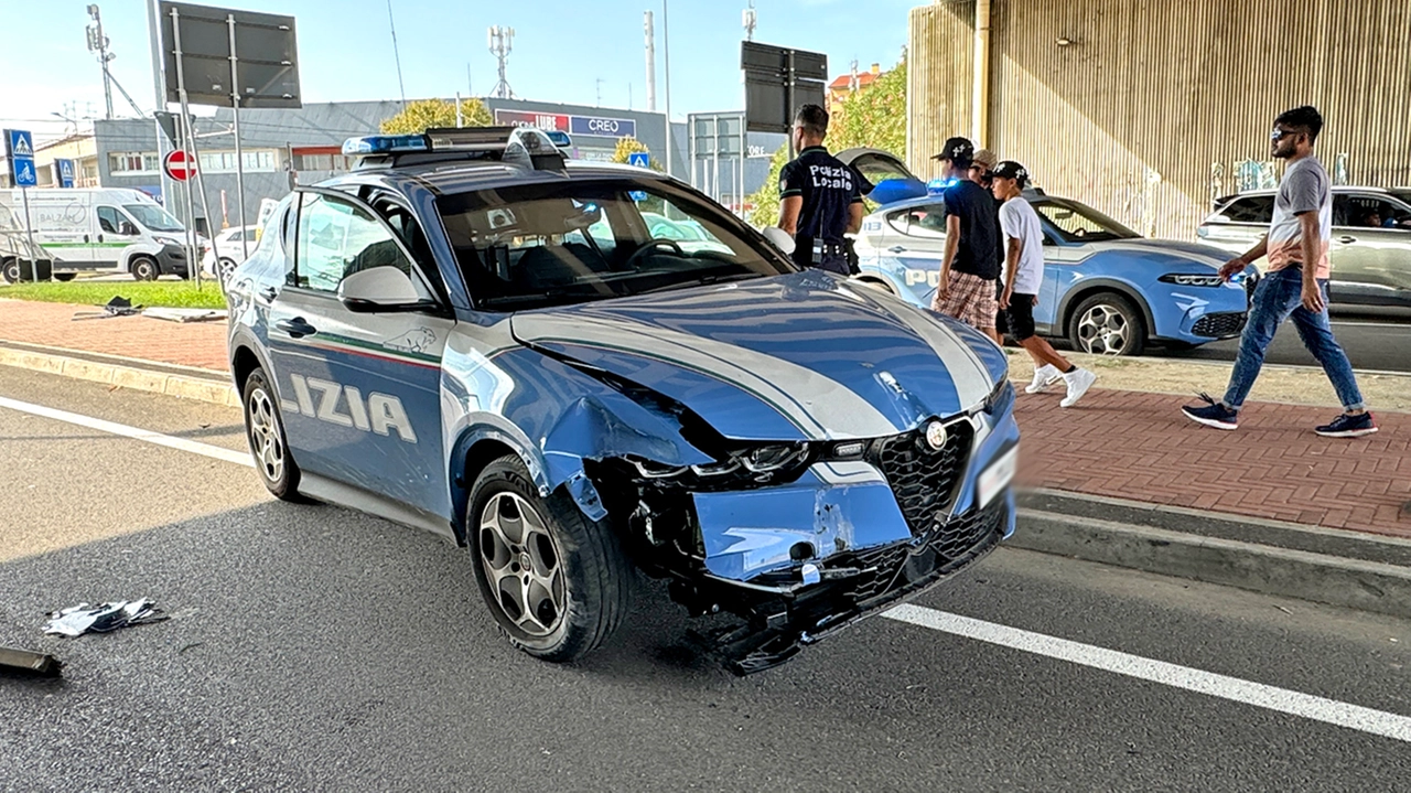 Rozzano, inseguimento con incidente della volante della Polizia di stato