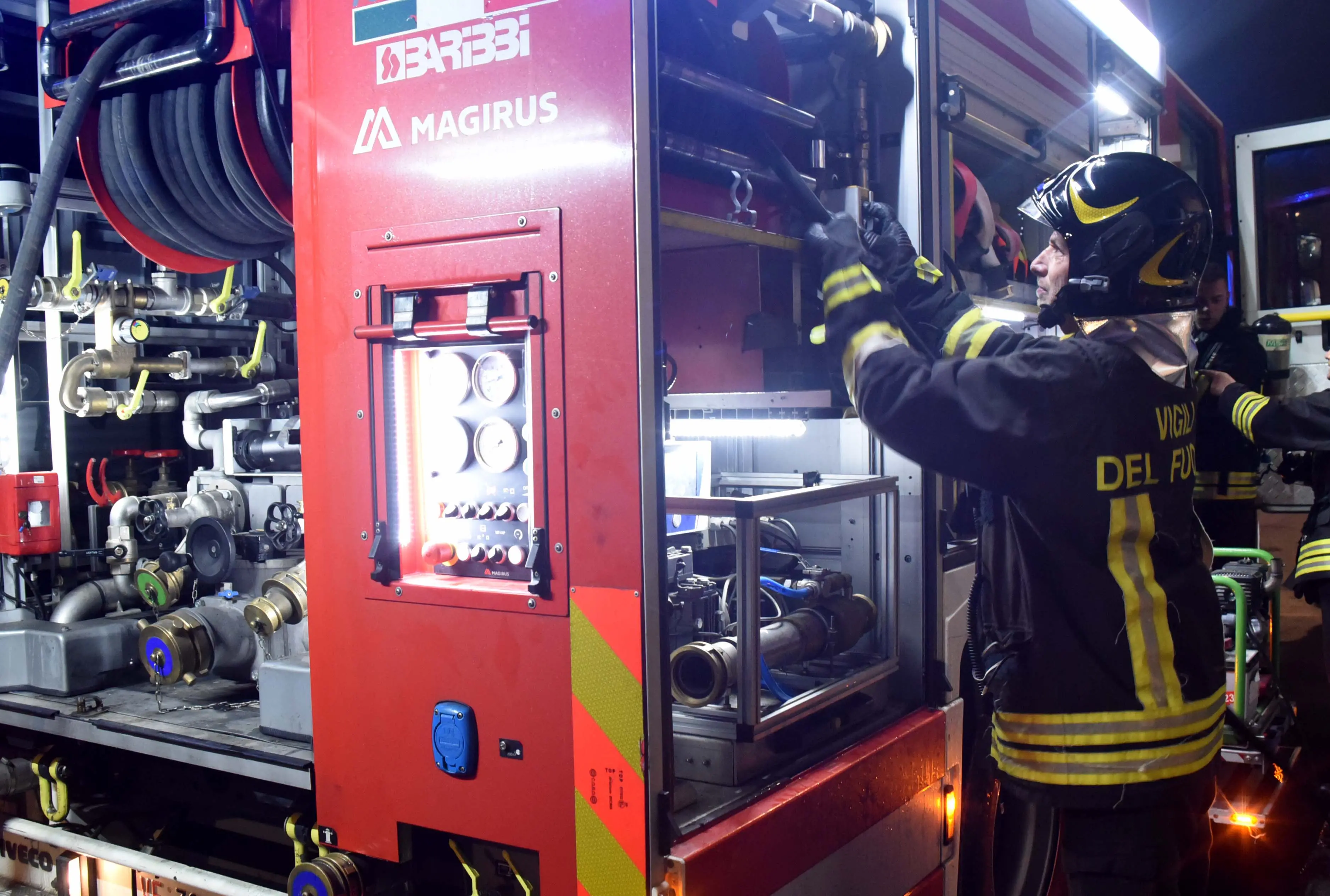 Incendio in un appartamento in viale Fulvio Testi, evacuato l’intero palazzo