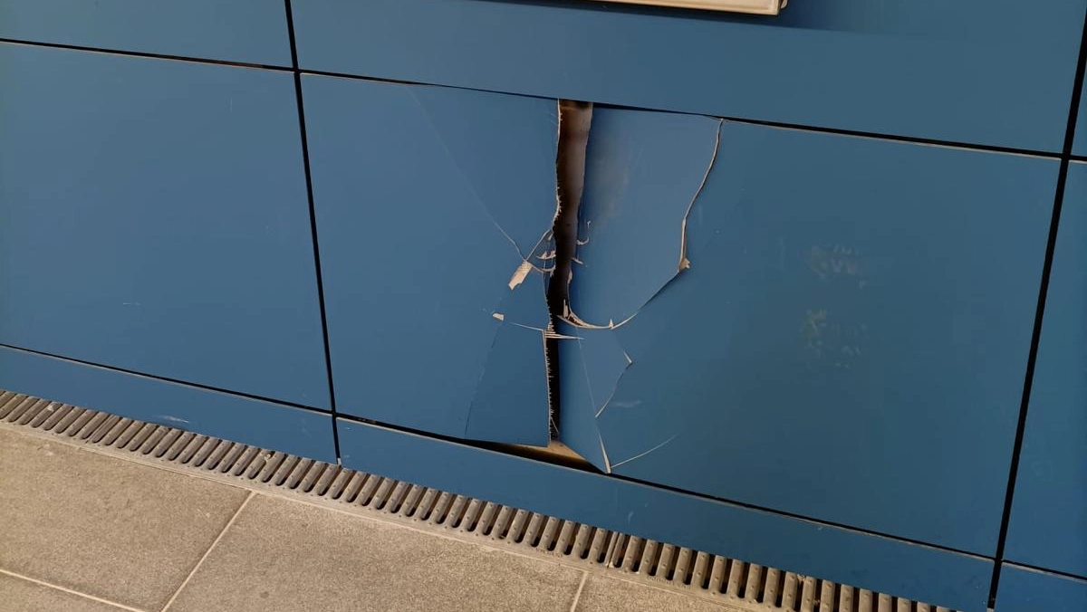 I vandalismi in stazione a Codogno