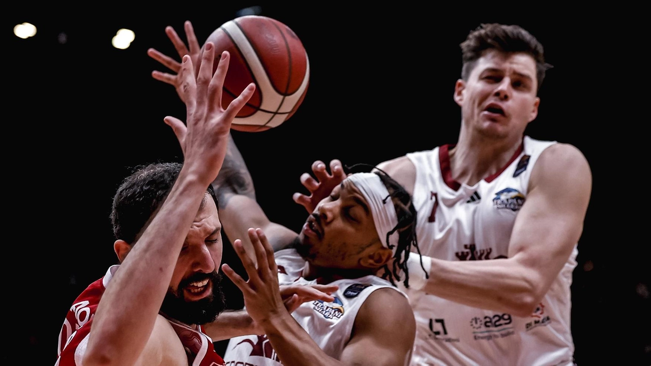 L’Olimpia dà il suo segnale al campionato fermando la corsa della scatenata Trapani con una vittoria netta per 105-90. Una...