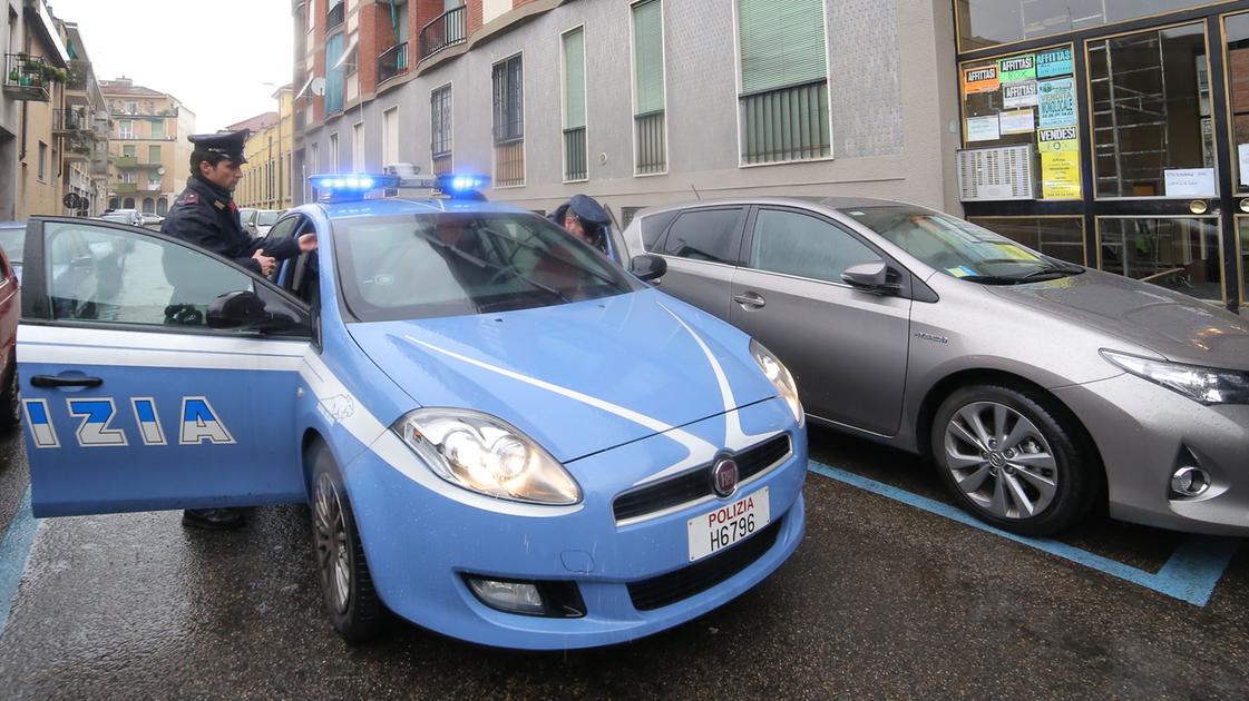 Milano, due tentate rapine in corso Buenos Aires: una delle vittime accoltellata al viso. Tre arresti