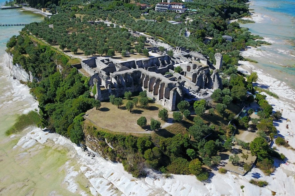 Veduta dall'alto delle Grotte di Catullo a Sirmione