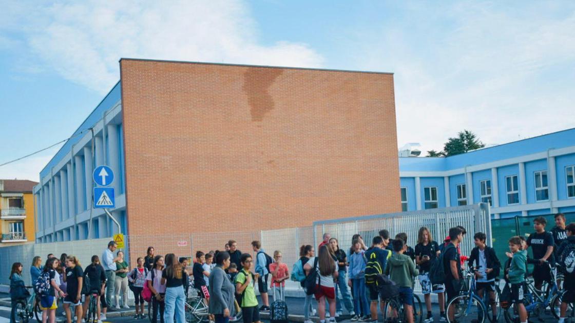 La nuova scuola ha aperto i cancelli: "Tutti sui banchi con il sorriso"