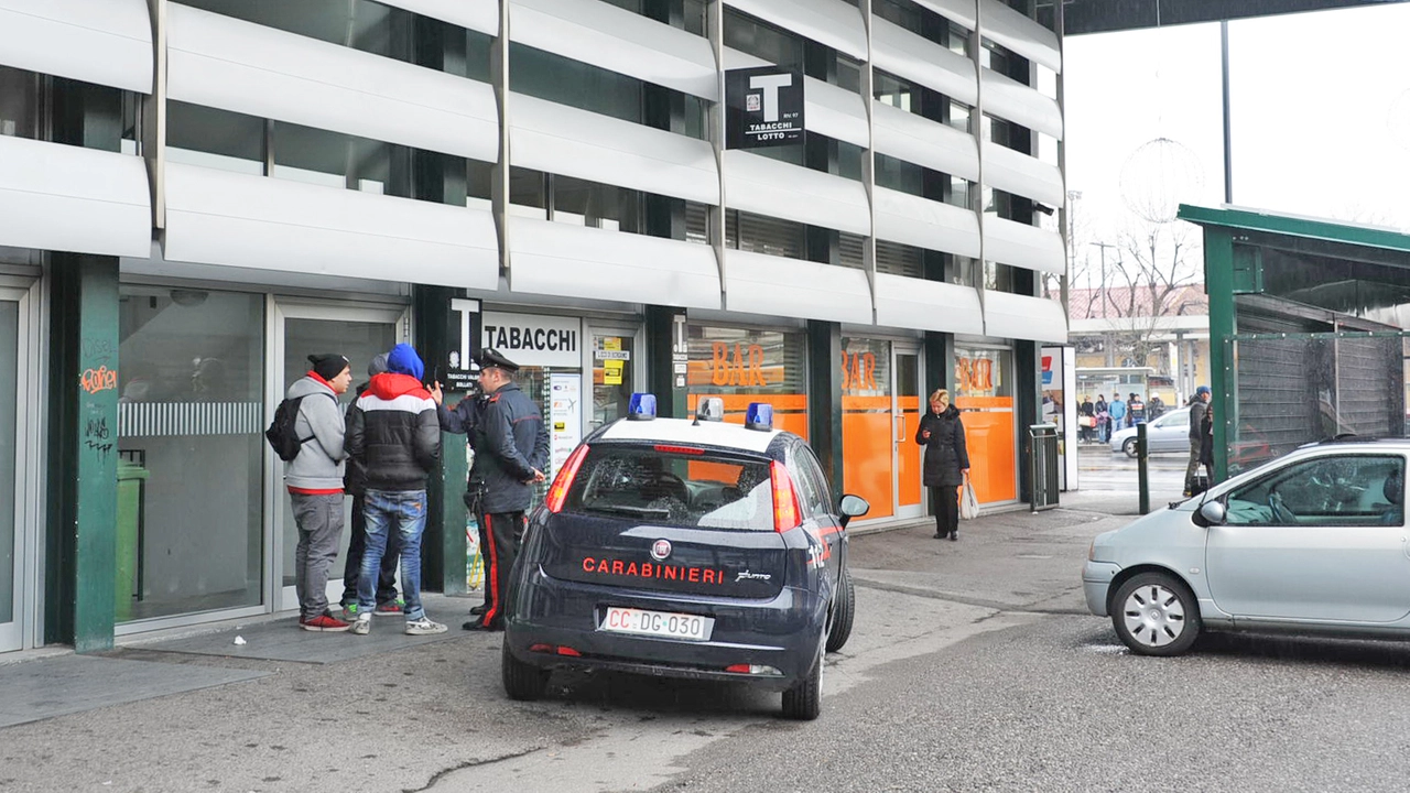 Controlli dei carabinieri nella zona delle stazioni