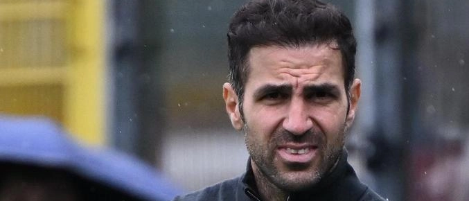 Como affronta la Fiorentina in emergenza: Fabregas senza sei giocatori chiave. Palladino elogia il suo avversario. Probabili formazioni in vista della sfida.