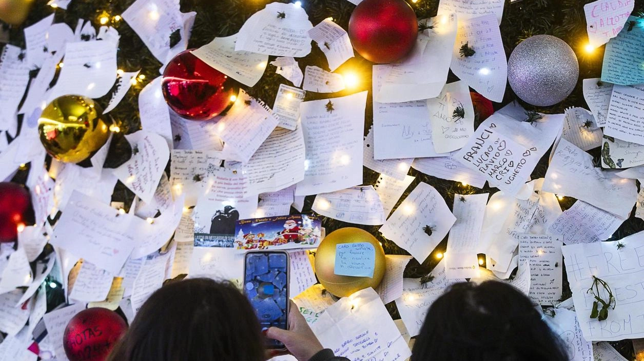 Sotto l’albero di Natale sarà “tech“ quasi un regalo ogni due, smartphone, tablet e consolle ancora in testa. Di qui...