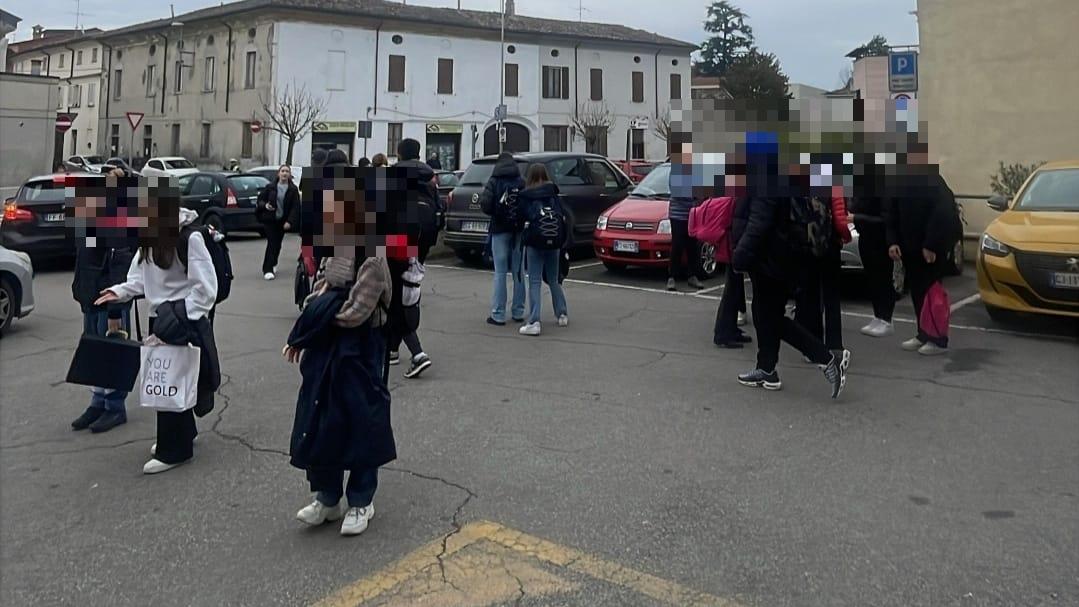 Investito un 12enne a Codogno, il nodo delle vie attorno alle scuole: “Le entrate vanno chiuse”