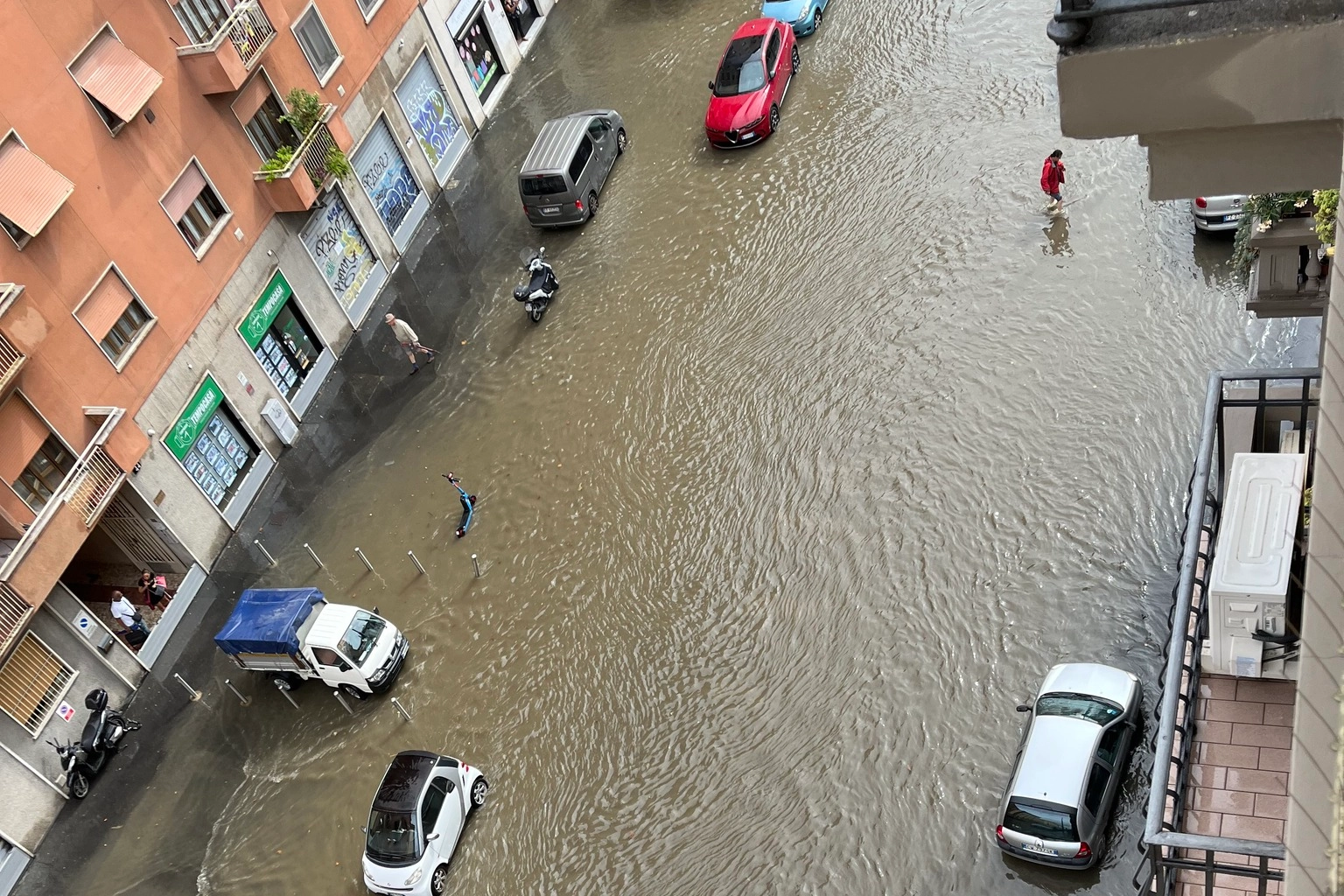 Via Veglia sott'acqua dopo l'esondazione del Seveso