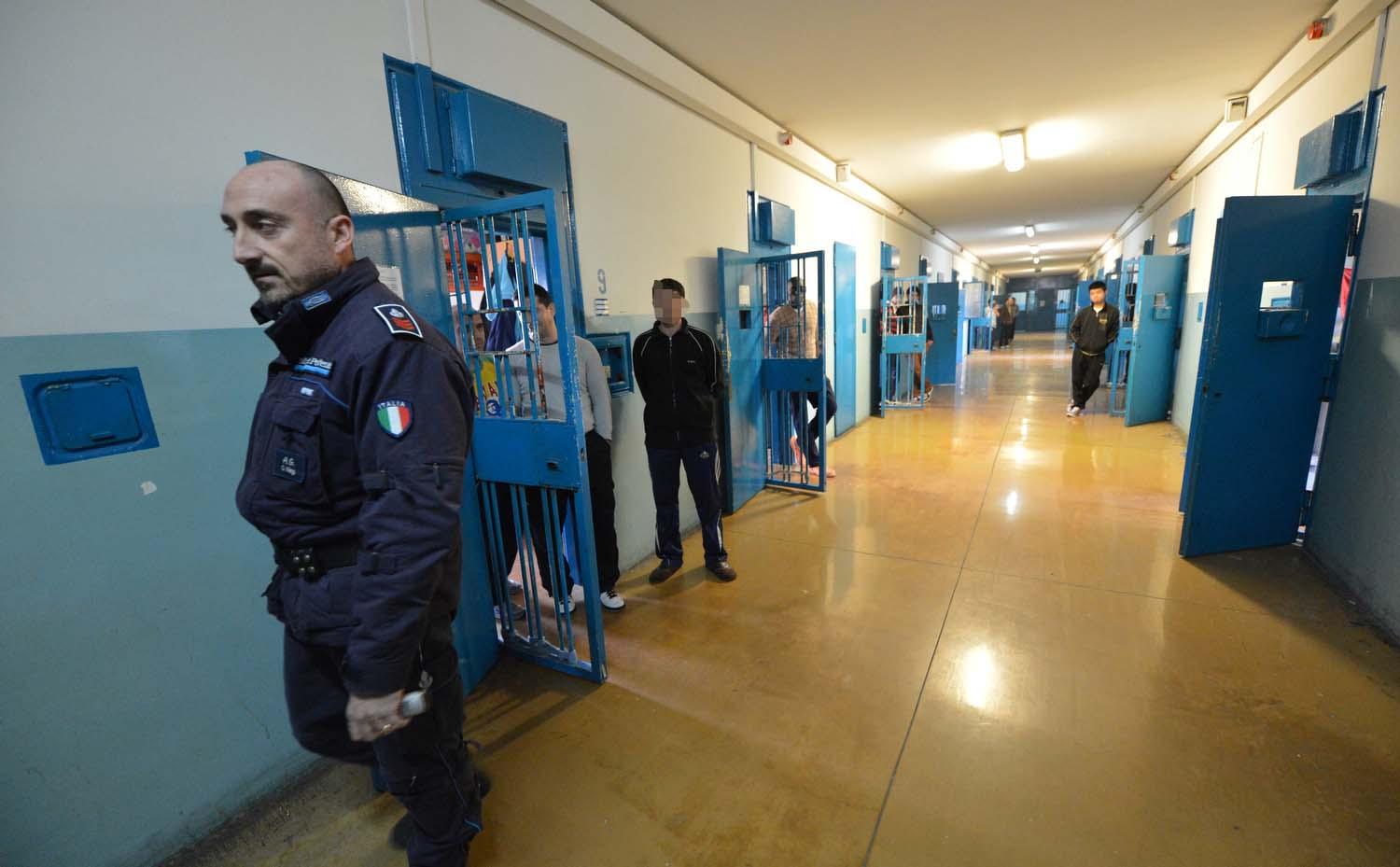 Nuova protesta nel carcere di Busto Arsizio: scoppia bombola del gas, detenuto ferito a un occhio