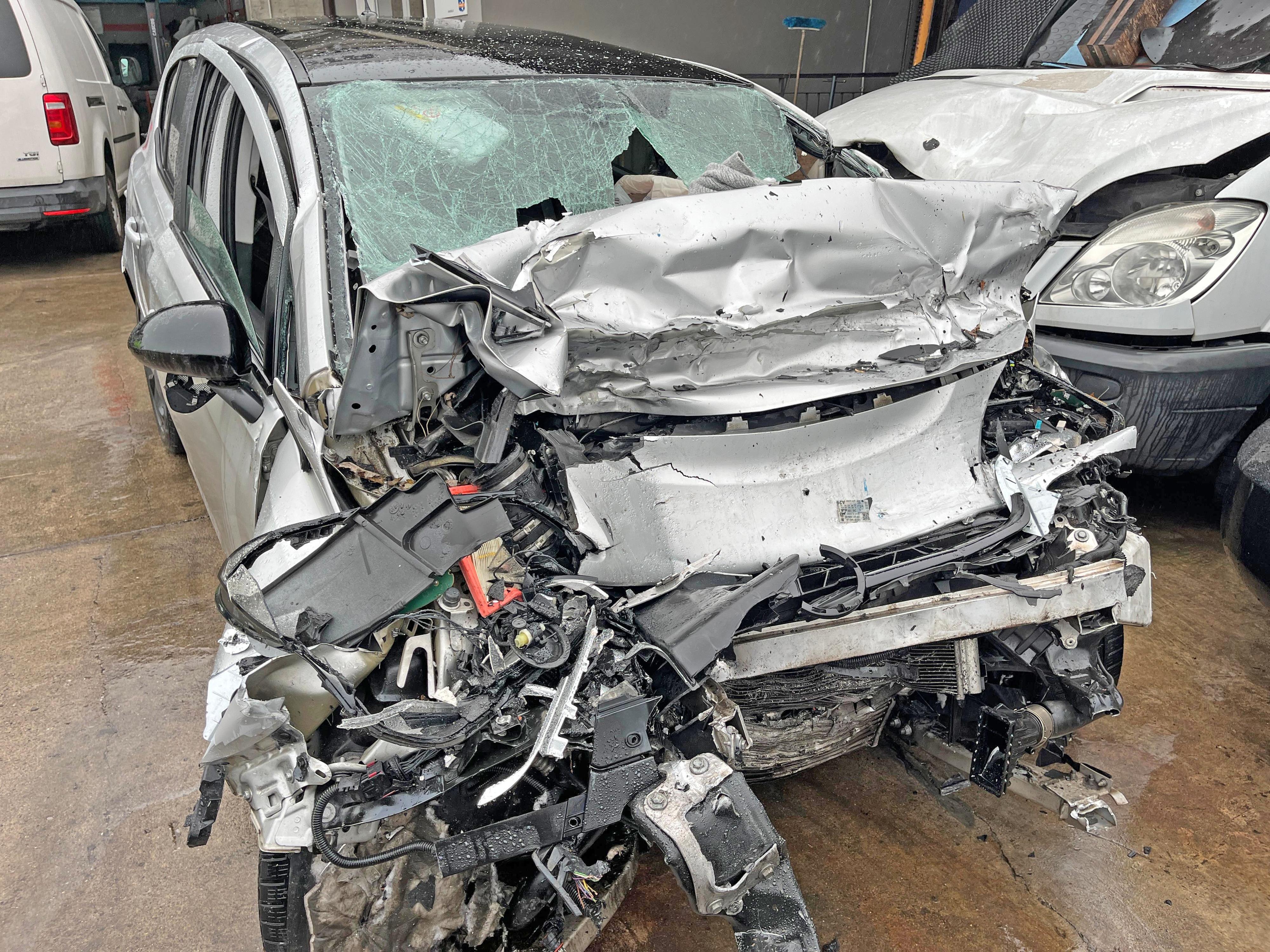 Il film della tragedia di Cavernago, dalla festa universitaria al Setai allo schianto della Opel Corsa con il tir: morti Riccardo e Nora, gravissima la sorella gemella Dalila