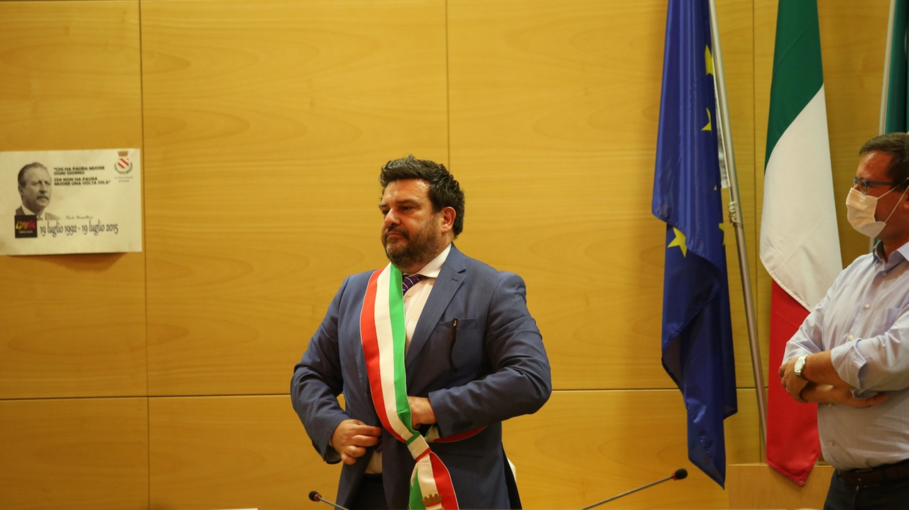 Simone Gargiulo ha dato l’addio alla fascia tricolore dopo le dimissioni di massa Arriva come commissario il prefetto Alfonso Terribile: gestirà Desio fino alle elezioni