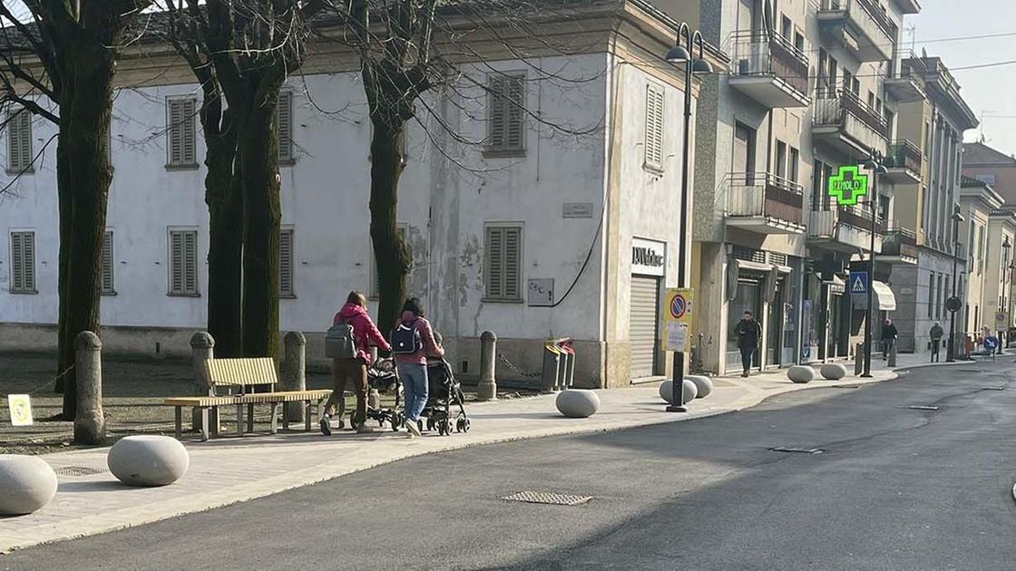 Arrivano le panchine. E la pista ciclabile