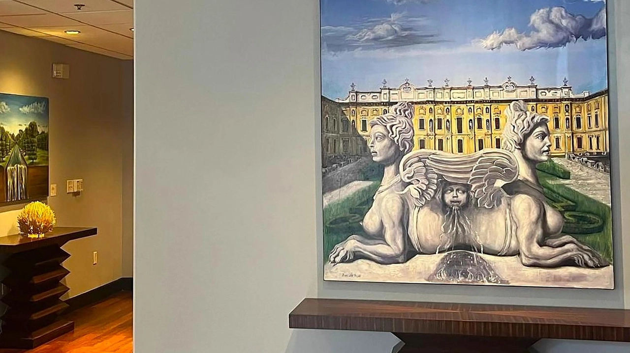 La mostra di Riccardo Rossati "Villa Arconati e mondi immaginari" incanta Dallas con opere che fondono l'incantevole villa di Bollate a visioni surreali. L'artista, con formazione rinascimentale ed espressionista, riscuote successo internazionale.