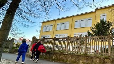 Si rompe una tubatura dell’acqua e la scuola primaria Andena di viale Cappuccini finisce completamente a mollo con il Comune...