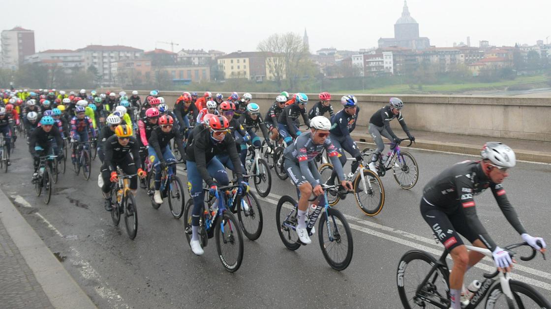 La Milano Sanremo da Pavia. Tra entusiasmo e polemiche: "Palcoscenico eccezionale"