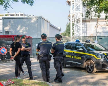 Il faro della Procura sui cantieri. Sono 14 i fascicoli aperti dai pm: "Irregolarità e abusi eclatanti"