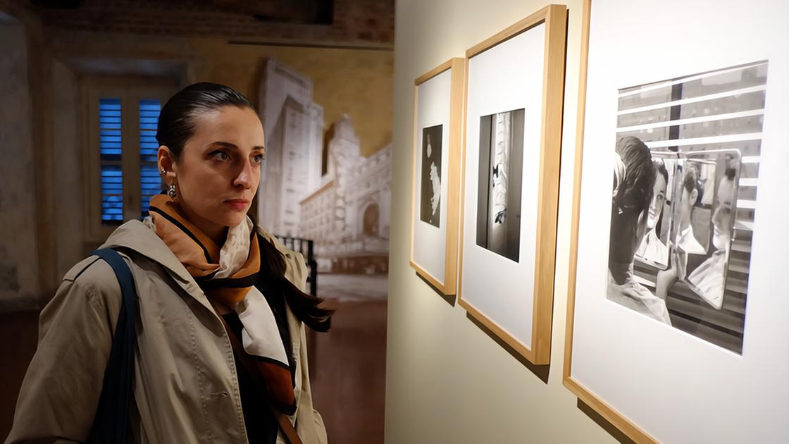 Le foto di Vivian Maier vivono: per i suoi 99 anni mille palloncini