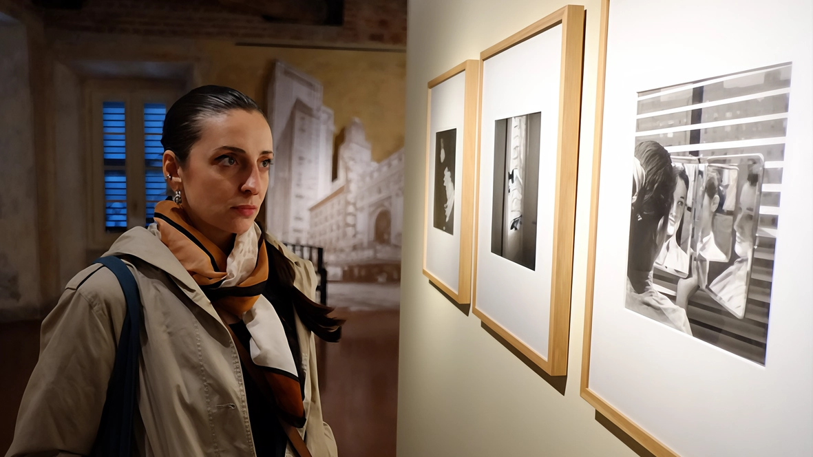 La mostra “Unseen. Le foto mai viste di Vivian Maier“ al Belvedere della Villa Reale di Monza è prorogata fino al 21 aprile 2025