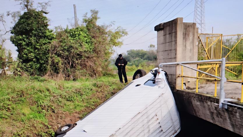 Rho, rubano un furgone poi lo lanciano nel fiume Olona