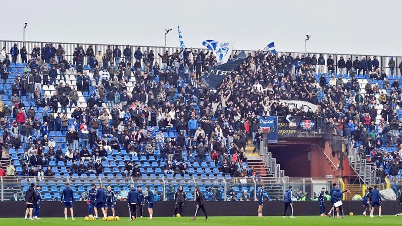 Biglietti falsi e scambi di identità per entrare allo stadio. Durante la partita Como-Napoli di domenica, la polizia ha intercettato...