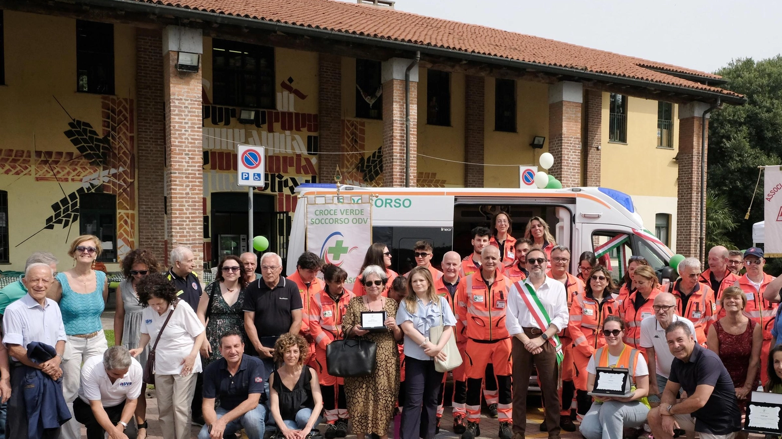 La Croce verde soccorso inaugura la terza ambulanza: "Coroniamo un grande sogno"