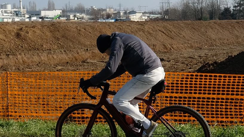 Secondo i gruppi ambientalisti fondi per i percorsi già in cantiere erano legati al raccordo est-ovest che era tale solo con la tratta D originaria