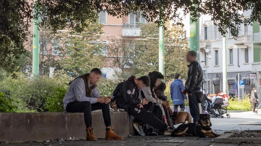 I due volti di piazza Bottini: "Zona comoda e dinamica. Ma liti, bivacchi e rifiuti"