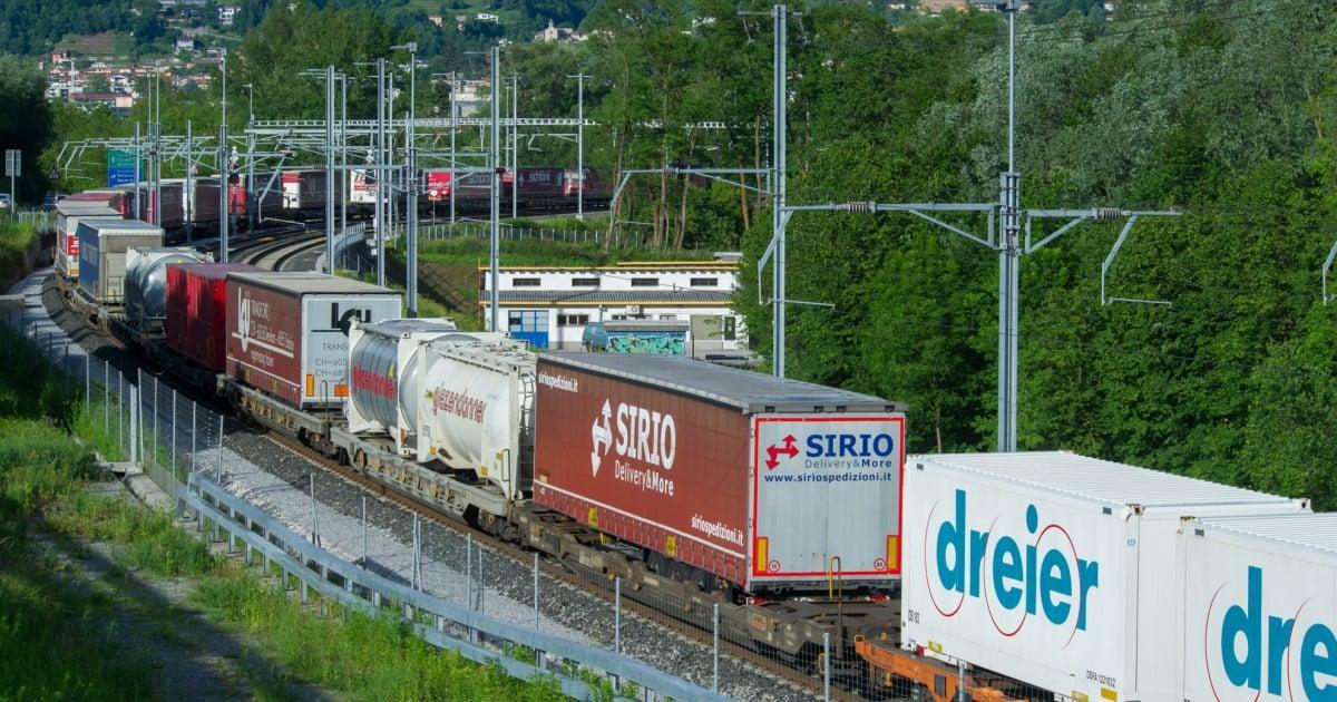 Deragliato un treno merci tra Chiasso e Mendrisio: corse cancellate e ritardi fino a 105 minuti sulla Como Varese