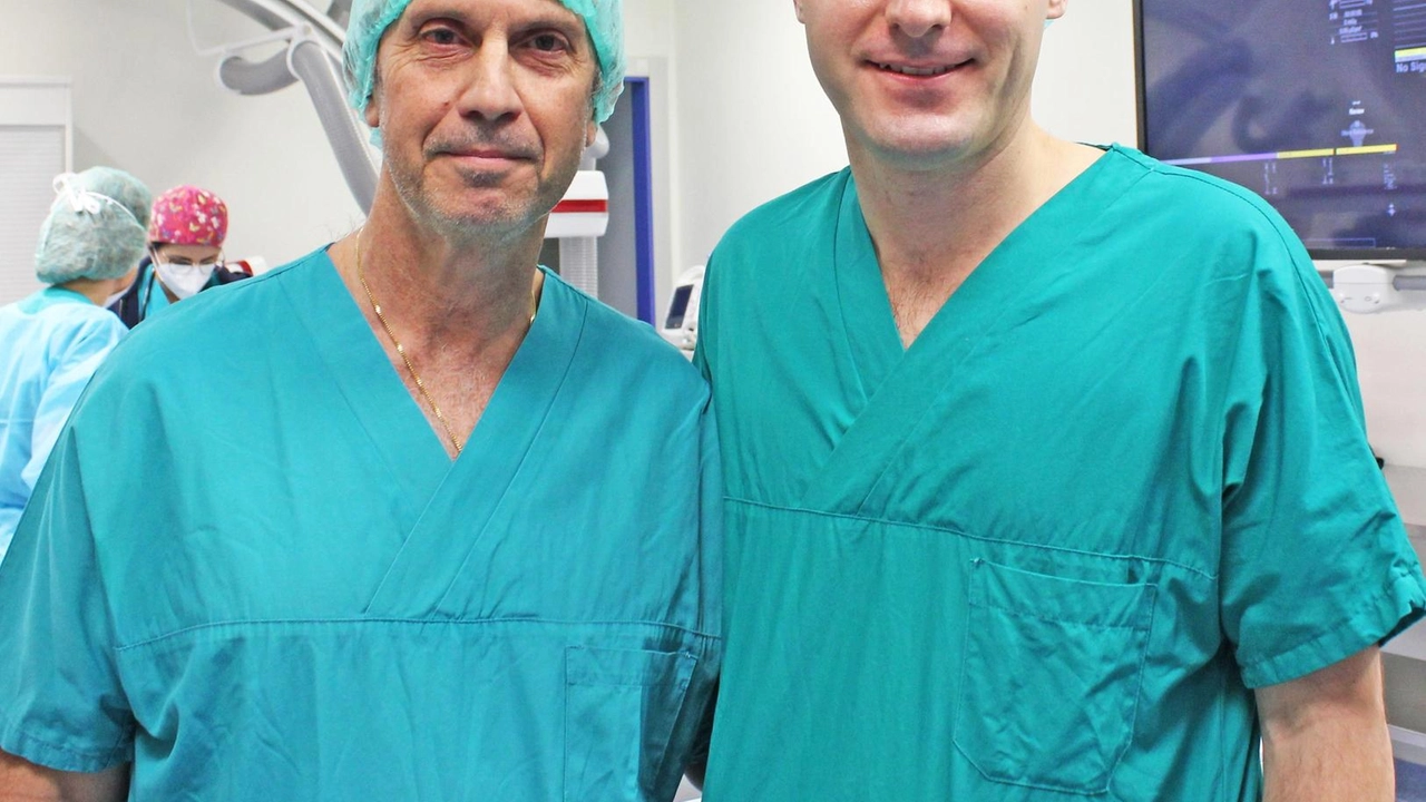 Da sinistra il dottore Gian Luigi Natali e il dottor Paolo Marra dell’equipe medica dell’Ospedale Papa Giovanni XXIII di Bergamo