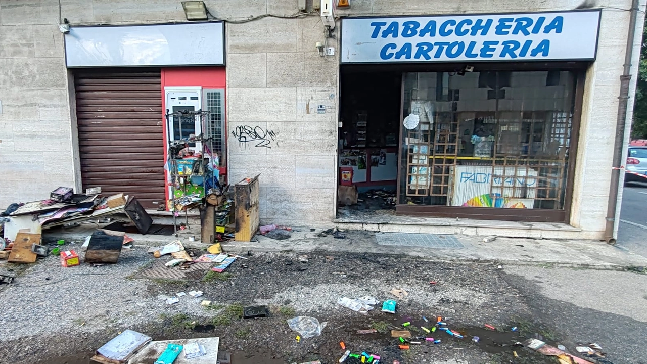 La cartoleria distrutta dalle fiamme