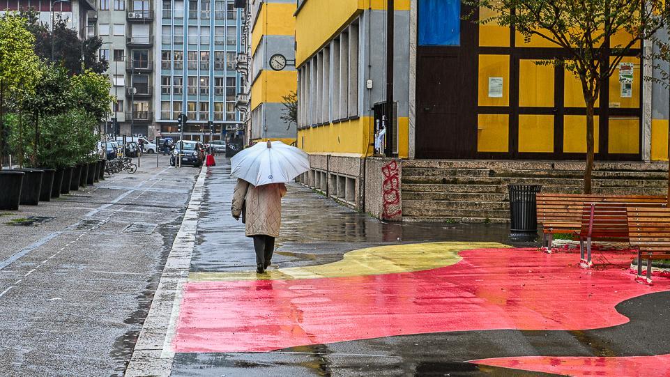 Il nuovo volto di via Muzio: "Più spazio per le persone, ma bivacchi e senzatetto"