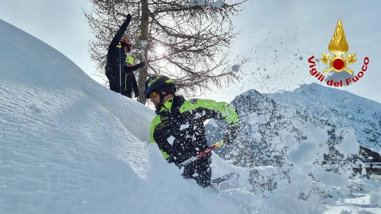 Localizzazione dei cellulari in caso di valanga, quattro pompieri lodigiani “imparano“ tra la neve di Livigno. Quarantasette vigili del fuoco...