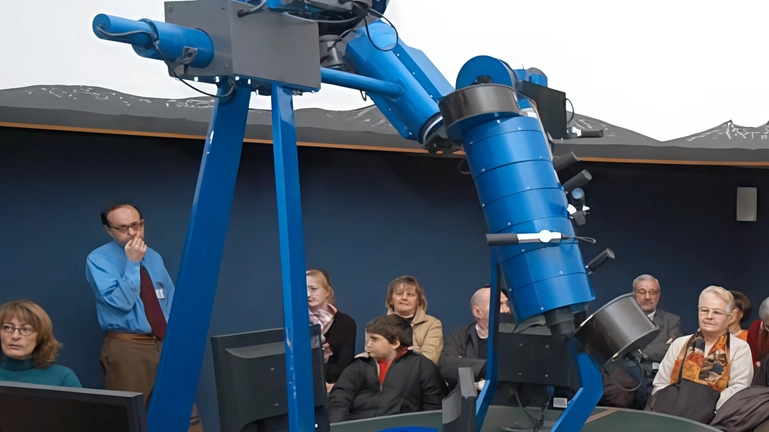 Ottobre ricco di eventi al Planetario civico di Lecco con conferenze, serate osservative, spettacoli per bambini e proiezioni in cupola. Maggiori dettagli su www.deepspace.it.