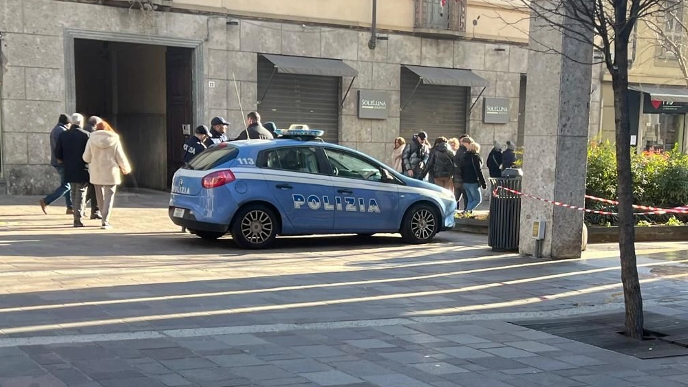 Sul posto polizia e carabinieri