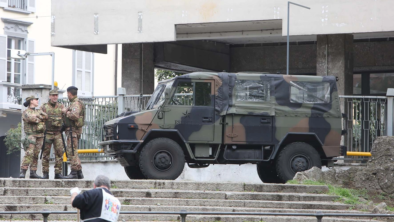 Militari per le strade di Monza