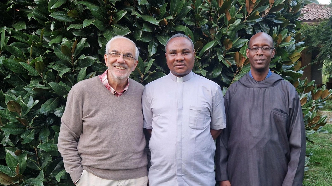 L'abate Ottavian di Hanga, in Tanzania, ringrazia il medico Mario Carli e la comunità di Novate per il sostegno ai progetti medici in Africa. Collaborazione ventennale per realizzare ospedali e migliorare la sanità locale.