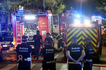 Incendio a Milano in via Fra Galgario: tre morti e quattro feriti. Il rogo partito da un’autofficina