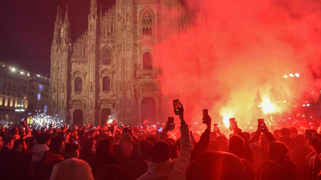 La mano sotto il vestito, il muro di uomini, gli incubi. Molestie di capodanno in Duomo, parla un’altra ...