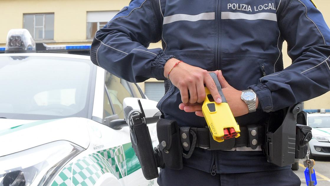 Accoltellato davanti alla Stazione di Pavia: prima la cena in mensa, poi la lite. Quarantenne all’ospedale