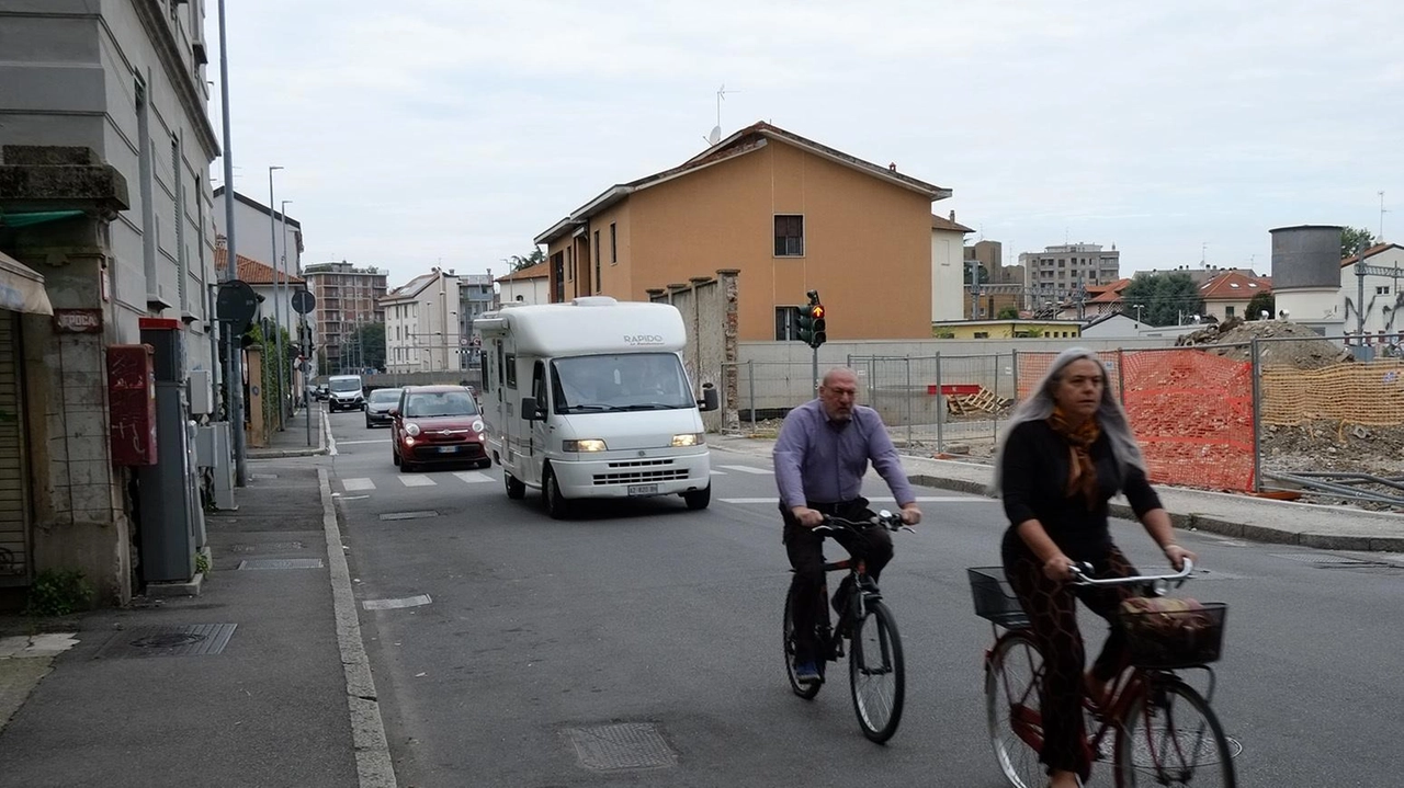 A Monza pedoni e ciclisti lamentano la scarsa sicurezza all’altezza del tunnel