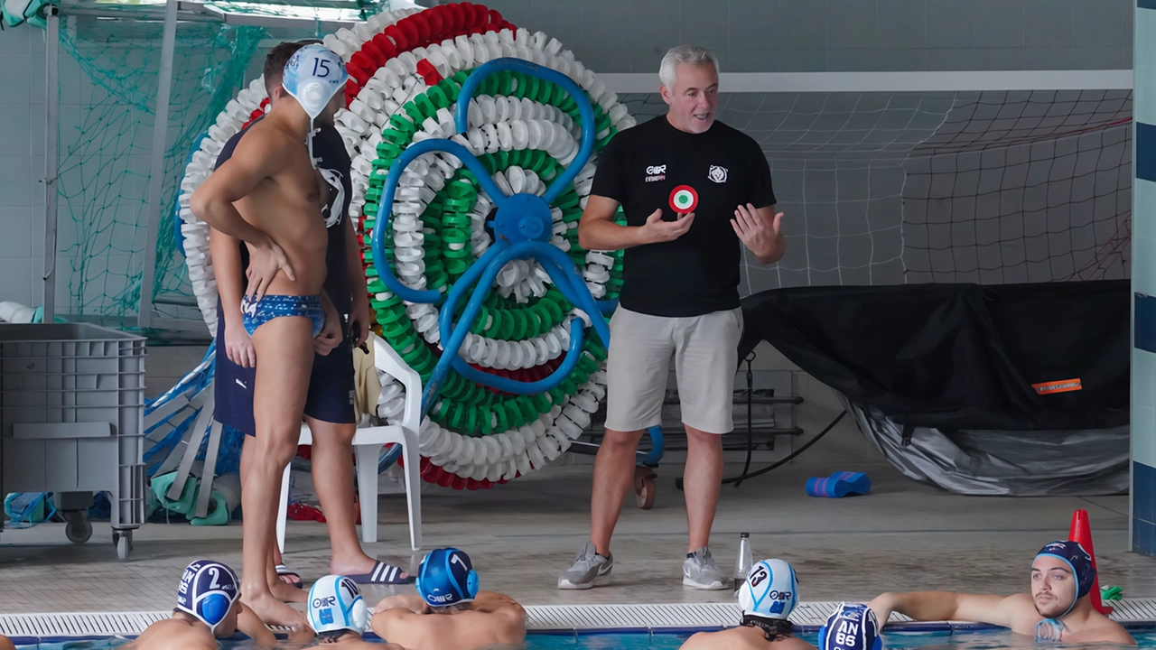 Le indicazioni di coach Sandro Bovo durante un allenamento dell’An Brescia