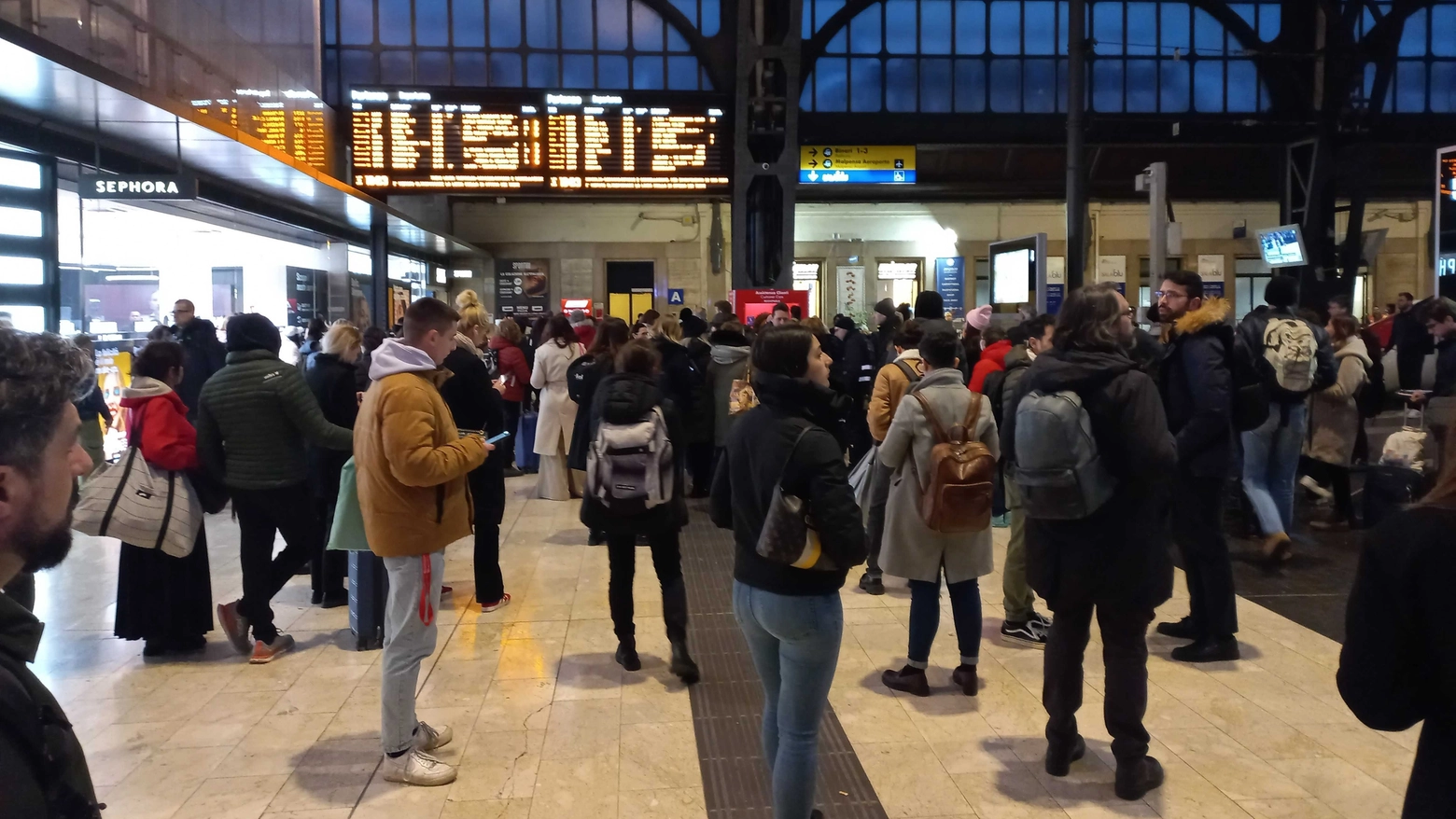 Pendolari bloccati in stazione a causa dell'investimento di Stezzano