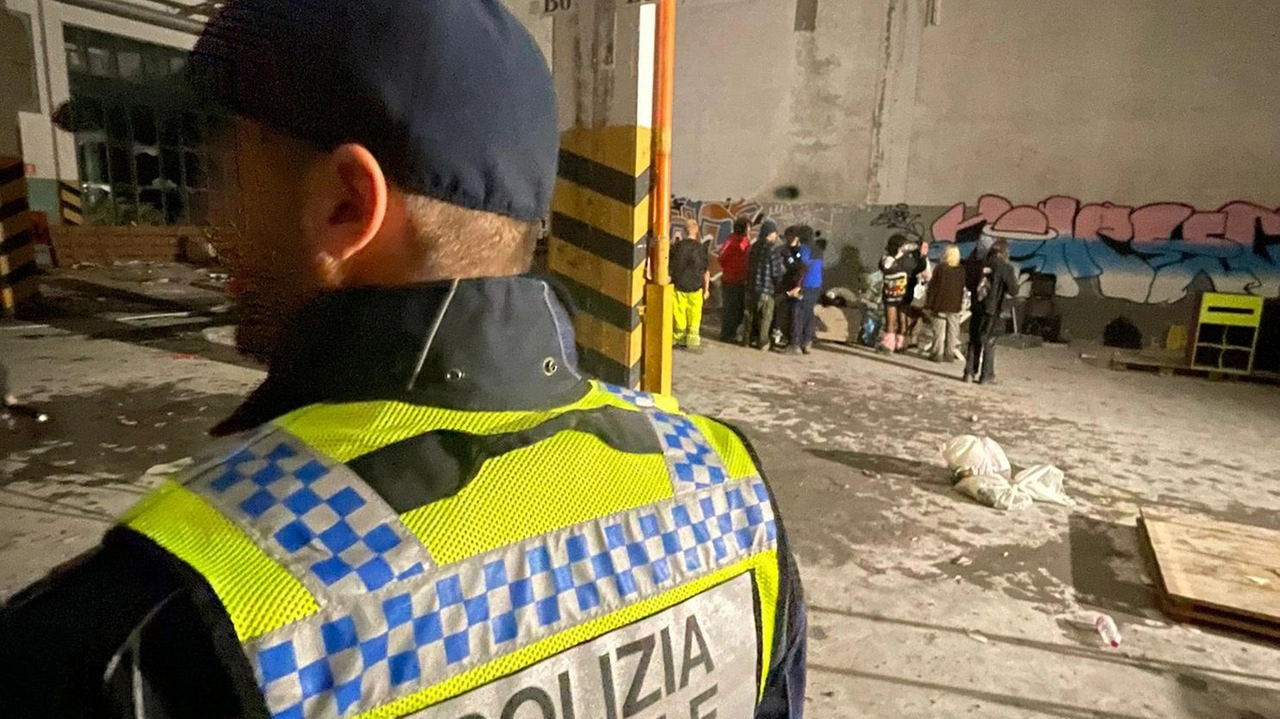 L’area dell’ex cartiera ha una superficie di 70mila metri quadri e da dieci anni attende di essere riqualificata. Nel frattempo è nel mirino degli organizzatori di rave party