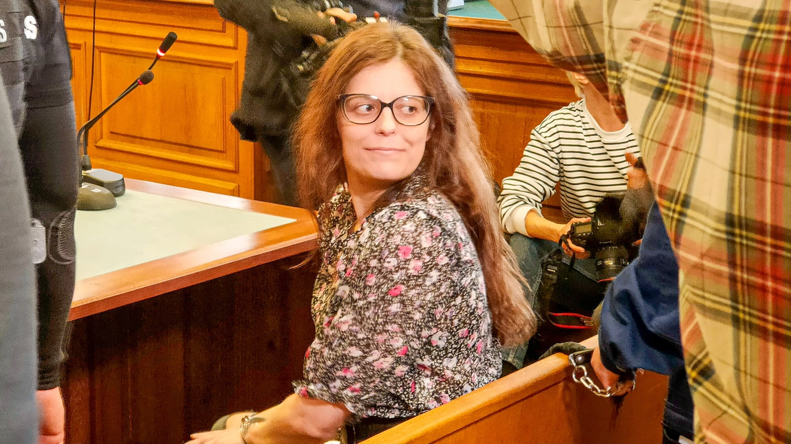 Ilaria Salis durante un'udienza a Budapest del processo che la vede imputata con l'accusa di aver aggredito dei militanti neonazisti