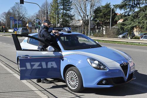 Spacciava a domicilio, preso. Il blitz (con inseguimento e cattura) nel parcheggio del centro commerciale di Pieve Fissiraga