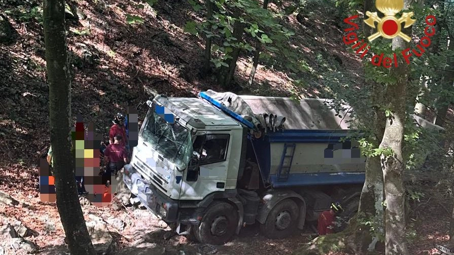 Autocarro ribaltato a Germasino verso il rifugio Motta Foida